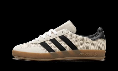 Sneaker item